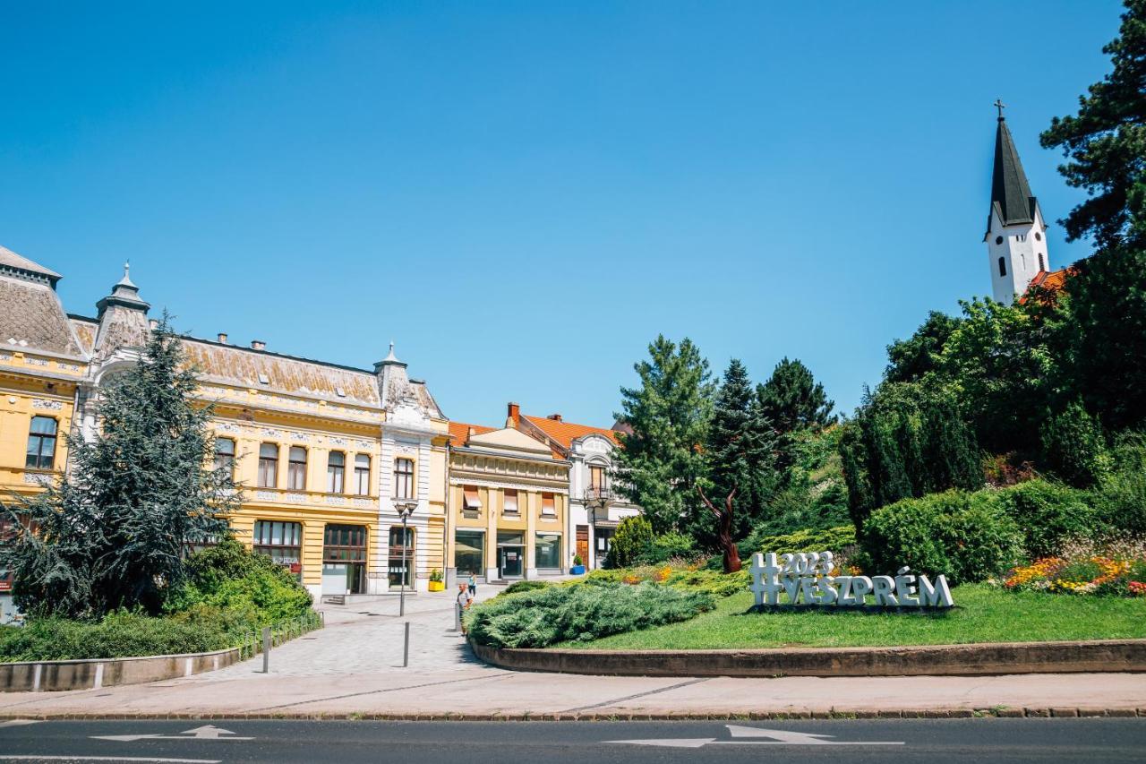 Villa Szofia Veszprem Apartments Exteriör bild