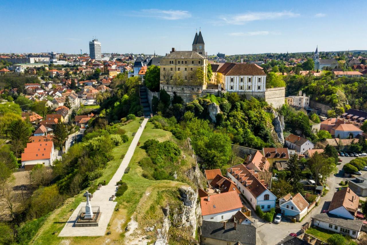 Villa Szofia Veszprem Apartments Exteriör bild